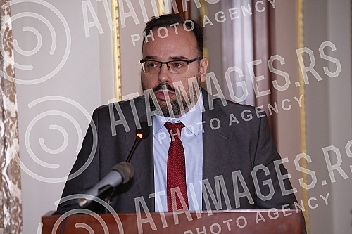 An alternative Labor Law, organized by the United Trade Unions of Serbia Sloga, was presented at the Hotel Moskva.U hotelu Moskva je predstavljen je alternativni Zakon o radu, u organizaciji udruzenih sindikata Srbije Sloga.