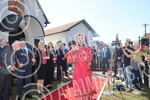 In Sijekovac near Brod, 30 years have been marked since the horrific crime against the Serbian people, committed by Croatian forces, a memorial service was held in the Church of the Holy Great Martyr Mary of Fire, and then wreaths were laid.U Sijek
