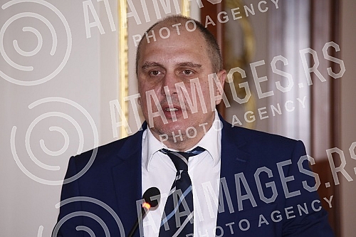 An alternative Labor Law, organized by the United Trade Unions of Serbia Sloga, was presented at the Hotel Moskva.U hotelu Moskva je predstavljen je alternativni Zakon o radu, u organizaciji udruzenih sindikata Srbije Sloga.