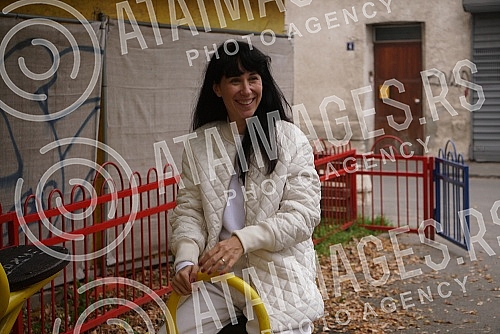 Singer Ana Djuric Konstrakta enjoys a sunny October day on a swing.Pevacica Ana Djuric Konstrakta uziva u suncanom oktobarskom danu na klackalici.