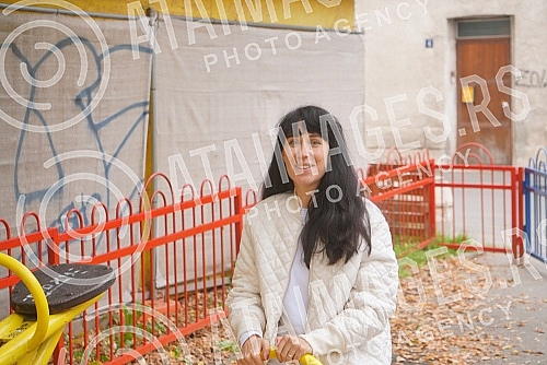 Singer Ana Djuric Konstrakta enjoys a sunny October day on a swing.Pevacica Ana Djuric Konstrakta uziva u suncanom oktobarskom danu na klackalici.