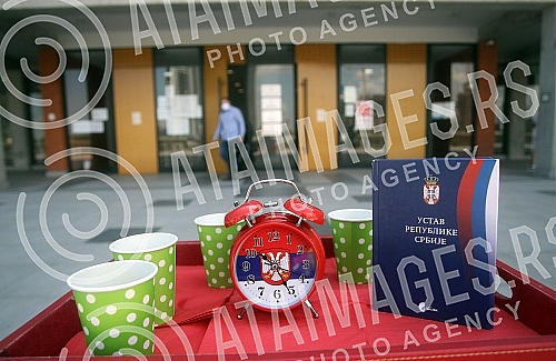 Let's awaken the judiciary with a performance in front of the Palace of Justice, association for the Protection of constitutionality and legality 