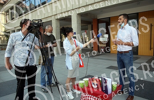 Let's awaken the judiciary with a performance in front of the Palace of Justice, association for the Protection of constitutionality and legality 