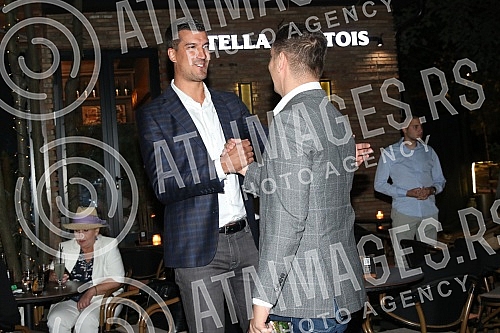 The humanitarian organization of Serbs for Serbs, in cooperation with the basketball representative Marko Keselj, organized a donation evening for Kosovo and Metohija in the restaurant Tri tacke. Humanitarna organizacija Srbi za Srbe u saradnji sa 