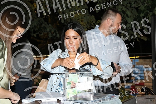 The humanitarian organization of Serbs for Serbs, in cooperation with the basketball representative Marko Keselj, organized a donation evening for Kosovo and Metohija in the restaurant Tri tacke. Humanitarna organizacija Srbi za Srbe u saradnji sa 