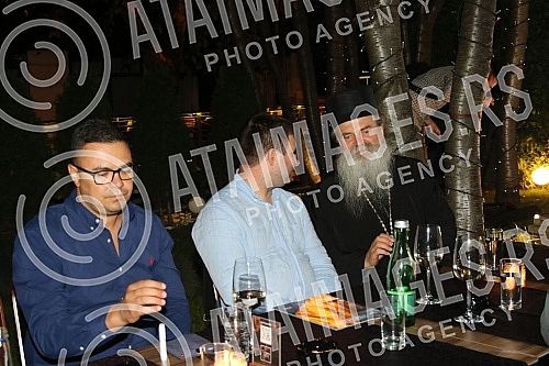 The humanitarian organization of Serbs for Serbs, in cooperation with the basketball representative Marko Keselj, organized a donation evening for Kosovo and Metohija in the restaurant Tri tacke. Humanitarna organizacija Srbi za Srbe u saradnji sa 