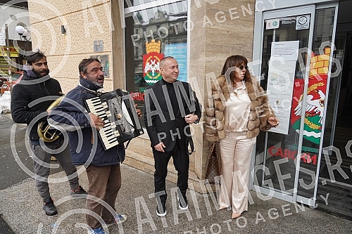 Municipal wedding of Marko Trajkovic, another singer Radisa Trajkovic Djanija.Opstinsko vencanje Marka Trajkovica, drugog sia pevaca Radise Trajkovica Djanija.