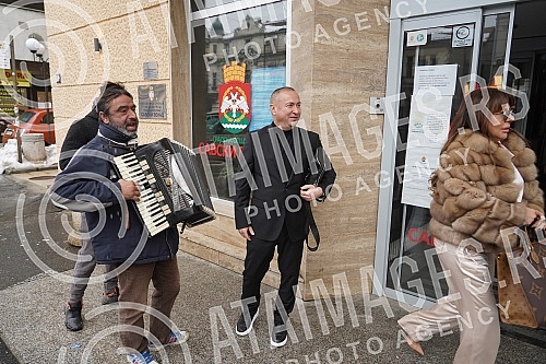 Municipal wedding of Marko Trajkovic, another singer Radisa Trajkovic Djanija.Opstinsko vencanje Marka Trajkovica, drugog sia pevaca Radise Trajkovica Djanija.