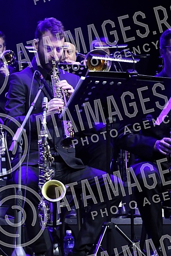 Organized by the Center of Belgrade Festivals (CEBEF) in the Kombank Hall was held a concert 