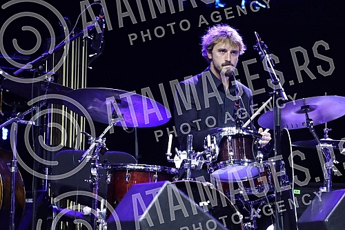 Organized by the Center of Belgrade Festivals (CEBEF) in the Kombank Hall was held a concert 