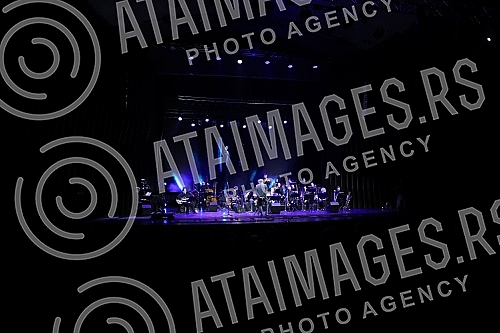 Organized by the Center of Belgrade Festivals (CEBEF) in the Kombank Hall was held a concert 