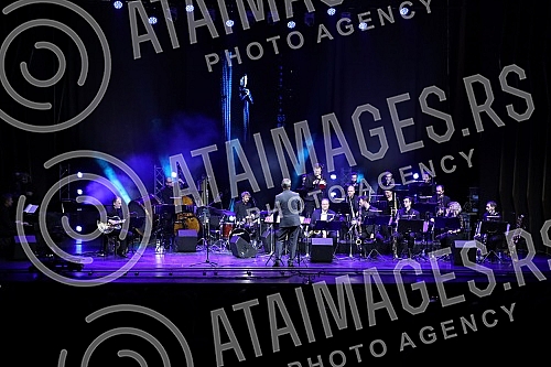 Organized by the Center of Belgrade Festivals (CEBEF) in the Kombank Hall was held a concert 