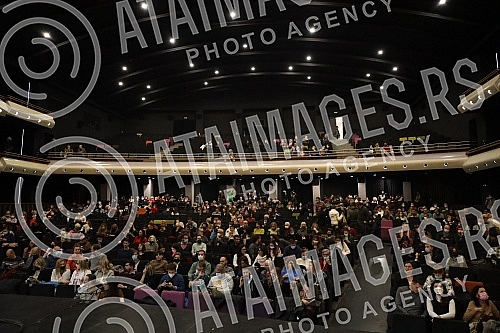 Organized by the Center of Belgrade Festivals (CEBEF) in the Kombank Hall was held a concert 