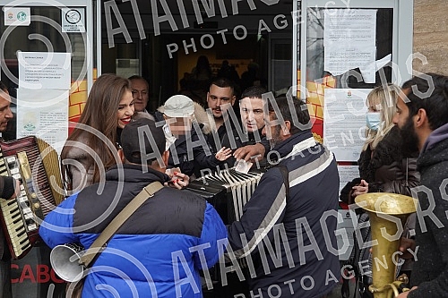 Municipal wedding of Marko Trajkovic, another singer Radisa Trajkovic Djanija.Opstinsko vencanje Marka Trajkovica, drugog sia pevaca Radise Trajkovica Djanija.