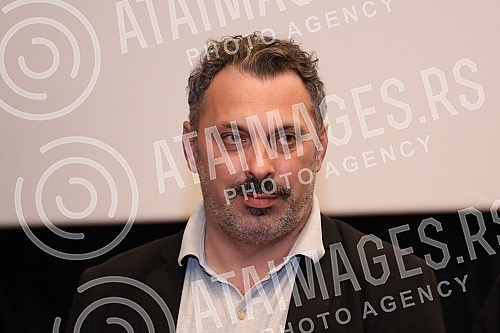 Distributor house Delius film organized a press conference on the occasion of the premiere of the film Surrounded, which is scheduled for April 13 at the Cineplexx cinema Belgrade Gallery.Distributerska kuca Delius film organizovala je konfereciju 