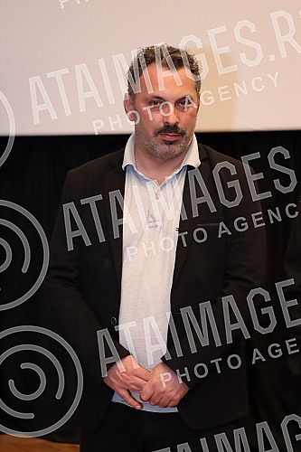 Distributor house Delius film organized a press conference on the occasion of the premiere of the film Surrounded, which is scheduled for April 13 at the Cineplexx cinema Belgrade Gallery.Distributerska kuca Delius film organizovala je konfereciju 