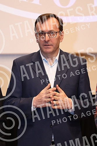 Distributor house Delius film organized a press conference on the occasion of the premiere of the film Surrounded, which is scheduled for April 13 at the Cineplexx cinema Belgrade Gallery.Distributerska kuca Delius film organizovala je konfereciju 