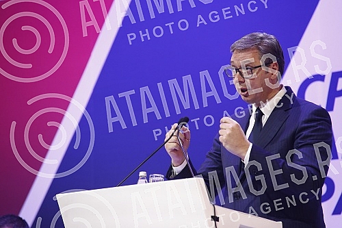 The Serbian Progressive Party held a session of the Main Board, which was preceded by a session of the SNS Presidency.Srpska napredna stranka odrzala j sednicu Glavnog odbora, kojoj je prethodila sednica Predsednistva SNS.