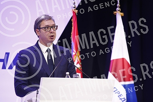 The Serbian Progressive Party held a session of the Main Board, which was preceded by a session of the SNS Presidency.Srpska napredna stranka odrzala j sednicu Glavnog odbora, kojoj je prethodila sednica Predsednistva SNS.