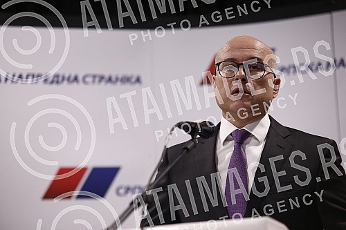 Milos Vucevic addressed the media after the meeting of the Main Board of the Serbian Progressive Party.Milos Vucevic obratio se medijima posle sednice Glavnog odbora Srpske napredne stranke.