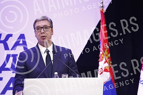 The Serbian Progressive Party held a session of the Main Board, which was preceded by a session of the SNS Presidency.Srpska napredna stranka odrzala j sednicu Glavnog odbora, kojoj je prethodila sednica Predsednistva SNS.