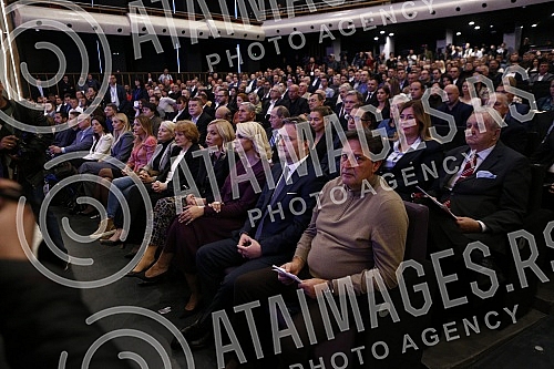 The Serbian Progressive Party held a session of the Main Board, which was preceded by a session of the SNS Presidency.Srpska napredna stranka odrzala j sednicu Glavnog odbora, kojoj je prethodila sednica Predsednistva SNS.