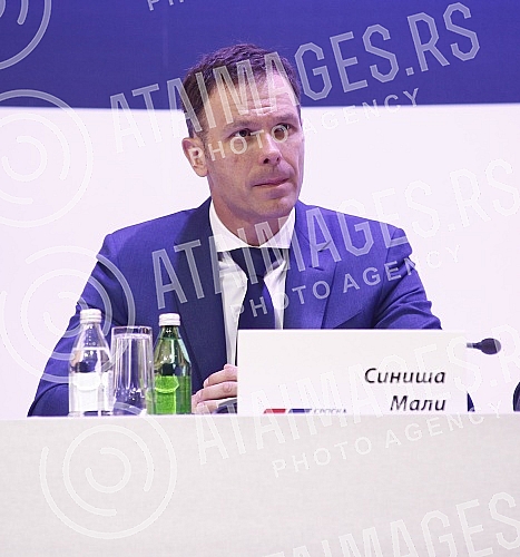 The Serbian Progressive Party held a session of the Main Board, which was preceded by a session of the SNS Presidency.Srpska napredna stranka odrzala j sednicu Glavnog odbora, kojoj je prethodila sednica Predsednistva SNS.