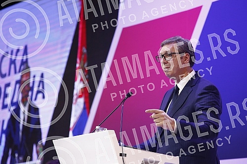 The Serbian Progressive Party held a session of the Main Board, which was preceded by a session of the SNS Presidency.Srpska napredna stranka odrzala j sednicu Glavnog odbora, kojoj je prethodila sednica Predsednistva SNS.