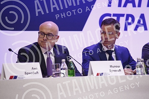 The Serbian Progressive Party held a session of the Main Board, which was preceded by a session of the SNS Presidency.Srpska napredna stranka odrzala j sednicu Glavnog odbora, kojoj je prethodila sednica Predsednistva SNS.