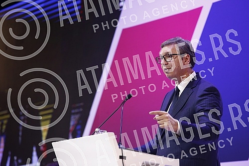 The Serbian Progressive Party held a session of the Main Board, which was preceded by a session of the SNS Presidency.Srpska napredna stranka odrzala j sednicu Glavnog odbora, kojoj je prethodila sednica Predsednistva SNS.