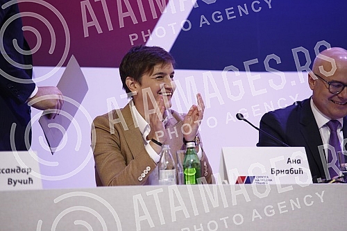 The Serbian Progressive Party held a session of the Main Board, which was preceded by a session of the SNS Presidency.Srpska napredna stranka odrzala j sednicu Glavnog odbora, kojoj je prethodila sednica Predsednistva SNS.