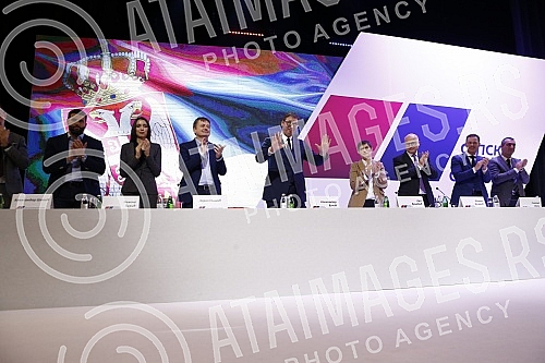 The Serbian Progressive Party held a session of the Main Board, which was preceded by a session of the SNS Presidency.Srpska napredna stranka odrzala j sednicu Glavnog odbora, kojoj je prethodila sednica Predsednistva SNS.