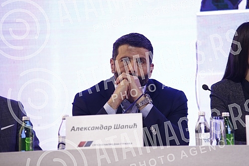 The Serbian Progressive Party held a session of the Main Board, which was preceded by a session of the SNS Presidency.Srpska napredna stranka odrzala j sednicu Glavnog odbora, kojoj je prethodila sednica Predsednistva SNS.