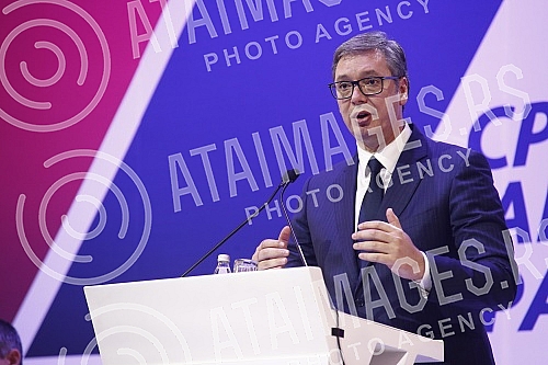 The Serbian Progressive Party held a session of the Main Board, which was preceded by a session of the SNS Presidency.Srpska napredna stranka odrzala j sednicu Glavnog odbora, kojoj je prethodila sednica Predsednistva SNS.