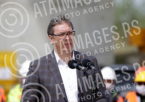 The President of the Republic of Serbia, Aleksandar Vucic, visited the works on the construction of the Belgrade-Budapest express railway (Stara Pazova-Novi Sad section).Predsednik Republike Srbije Aleksandar Vucic obisao je radove na izgradnji brze