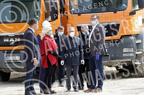 The President of the Republic of Serbia, Aleksandar Vucic, visited the works on the construction of the Belgrade-Budapest express railway (Stara Pazova-Novi Sad section).Predsednik Republike Srbije Aleksandar Vucic obisao je radove na izgradnji brze