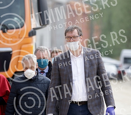 The President of the Republic of Serbia, Aleksandar Vucic, visited the works on the construction of the Belgrade-Budapest express railway (Stara Pazova-Novi Sad section).Predsednik Republike Srbije Aleksandar Vucic obisao je radove na izgradnji brze