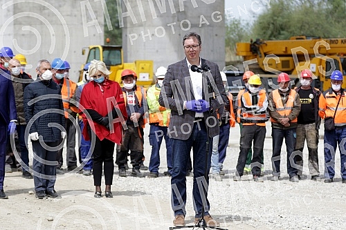 The President of the Republic of Serbia, Aleksandar Vucic, visited the works on the construction of the Belgrade-Budapest express railway (Stara Pazova-Novi Sad section).Predsednik Republike Srbije Aleksandar Vucic obisao je radove na izgradnji brze