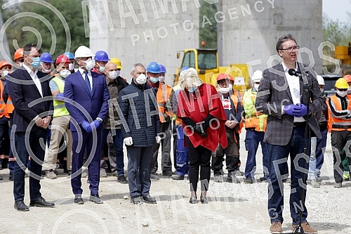 The President of the Republic of Serbia, Aleksandar Vucic, visited the works on the construction of the Belgrade-Budapest express railway (Stara Pazova-Novi Sad section).Predsednik Republike Srbije Aleksandar Vucic obisao je radove na izgradnji brze