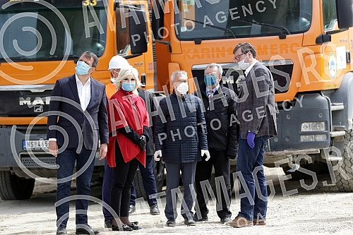 The President of the Republic of Serbia, Aleksandar Vucic, visited the works on the construction of the Belgrade-Budapest express railway (Stara Pazova-Novi Sad section).Predsednik Republike Srbije Aleksandar Vucic obisao je radove na izgradnji brze