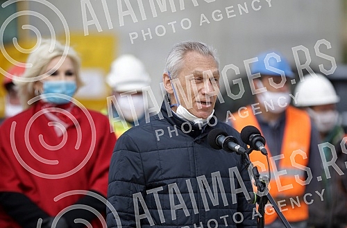 The President of the Republic of Serbia, Aleksandar Vucic, visited the works on the construction of the Belgrade-Budapest express railway (Stara Pazova-Novi Sad section).Predsednik Republike Srbije Aleksandar Vucic obisao je radove na izgradnji brze