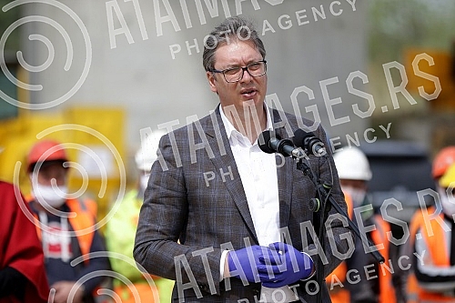 The President of the Republic of Serbia, Aleksandar Vucic, visited the works on the construction of the Belgrade-Budapest express railway (Stara Pazova-Novi Sad section).Predsednik Republike Srbije Aleksandar Vucic obisao je radove na izgradnji brze