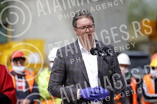 The President of the Republic of Serbia, Aleksandar Vucic, visited the works on the construction of the Belgrade-Budapest express railway (Stara Pazova-Novi Sad section).Predsednik Republike Srbije Aleksandar Vucic obisao je radove na izgradnji brze