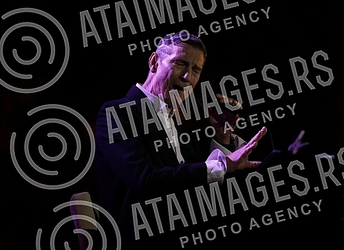 Massimo Savic performed for the first time on the cult scene of Tasmajdan.Massimo Savic je prvi put nastupio na kultnoj sceni Tasmajdana.