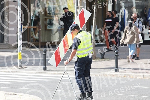 The atmosphere in the city just before the start of the Pride Parade.Atmosfera u gradu neposredno pred pocetak Parade ponosa.