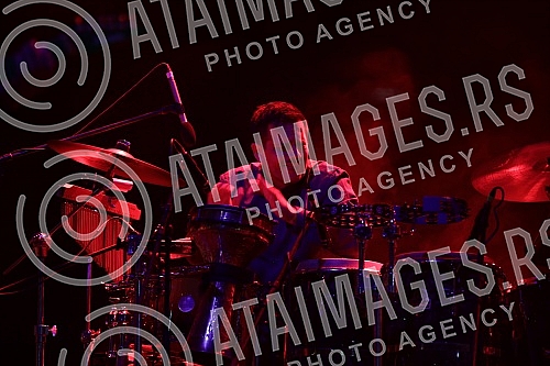 Massimo Savic performed for the first time on the cult scene of Tasmajdan.Massimo Savic je prvi put nastupio na kultnoj sceni Tasmajdana.