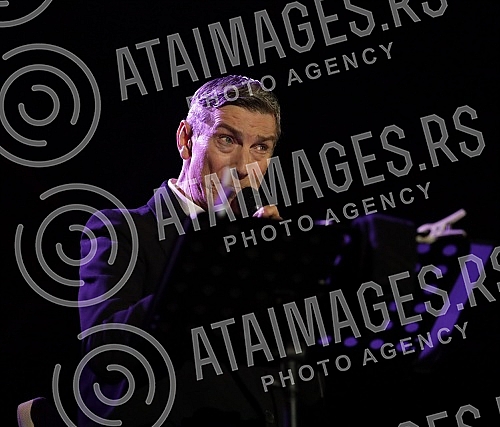 Massimo Savic performed for the first time on the cult scene of Tasmajdan.Massimo Savic je prvi put nastupio na kultnoj sceni Tasmajdana.