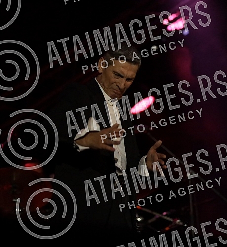 Massimo Savic performed for the first time on the cult scene of Tasmajdan.Massimo Savic je prvi put nastupio na kultnoj sceni Tasmajdana.