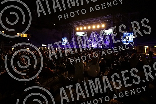 Massimo Savic performed for the first time on the cult scene of Tasmajdan.Massimo Savic je prvi put nastupio na kultnoj sceni Tasmajdana.