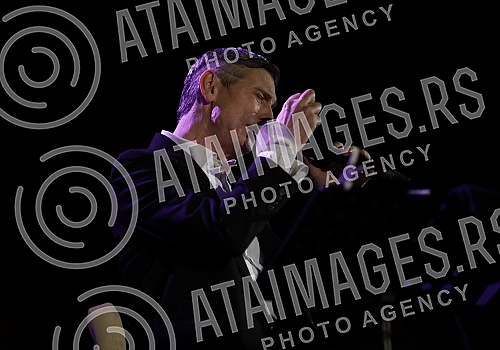 Massimo Savic performed for the first time on the cult scene of Tasmajdan.Massimo Savic je prvi put nastupio na kultnoj sceni Tasmajdana.